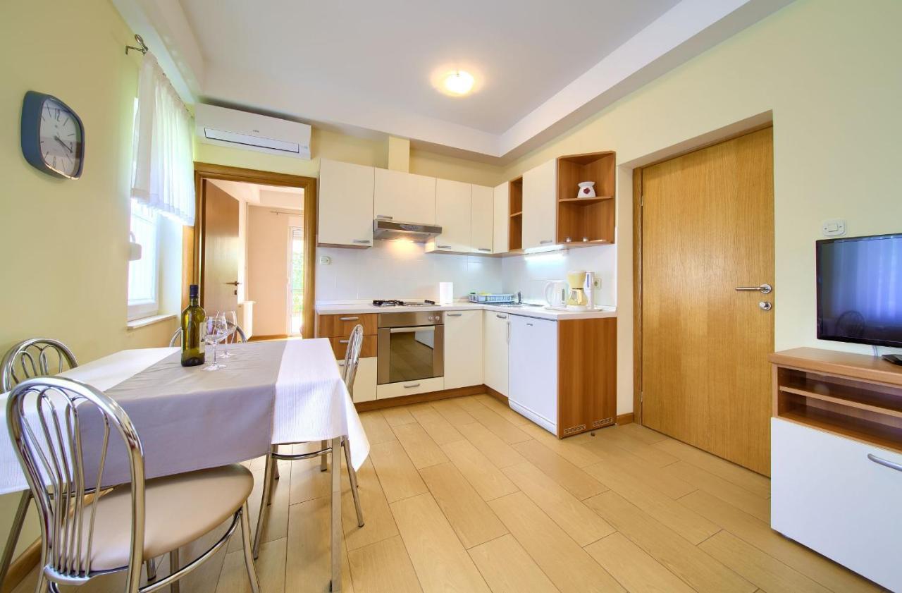 Apartments Jele Malinska Luaran gambar